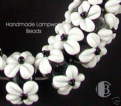 single glass bead partial detailed view