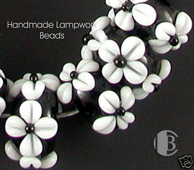 single glass bead partial detailed view