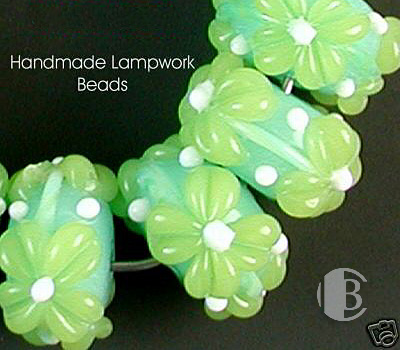 single glass bead partial detailed view