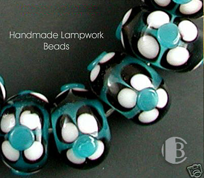 single glass bead partial detailed view