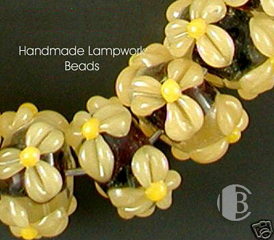 single glass bead partial detailed view