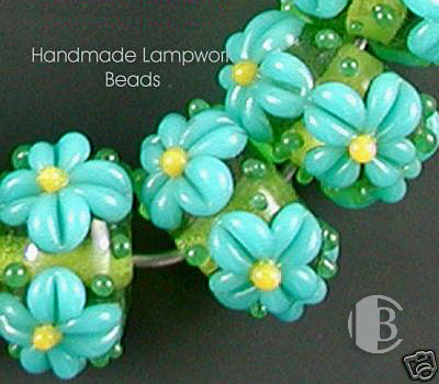 single glass bead partial detailed view