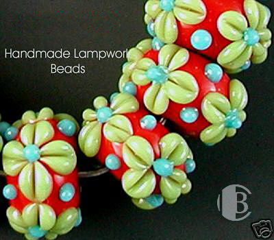 single glass bead partial detailed view