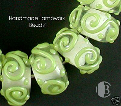 single glass bead partial detailed view